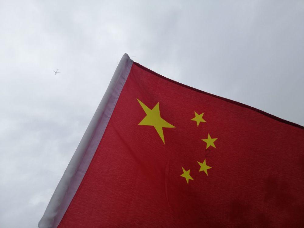 一个山一个甲是什么字